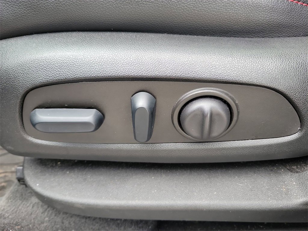 Used 2023 Chevrolet Equinox RS w/ RS Leather Package image 17