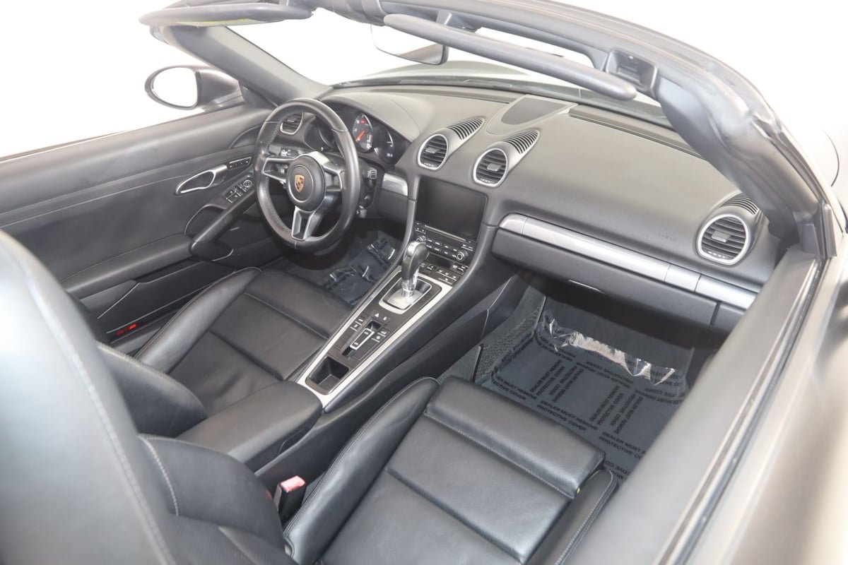 Used 2017 Porsche 718 Boxster RWD image 35