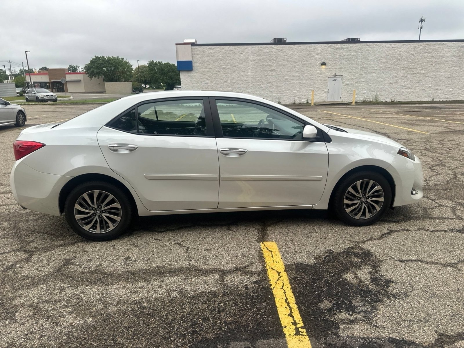 Used 2017 Toyota Corolla XLE w/ Body Protection Package FWD image 16