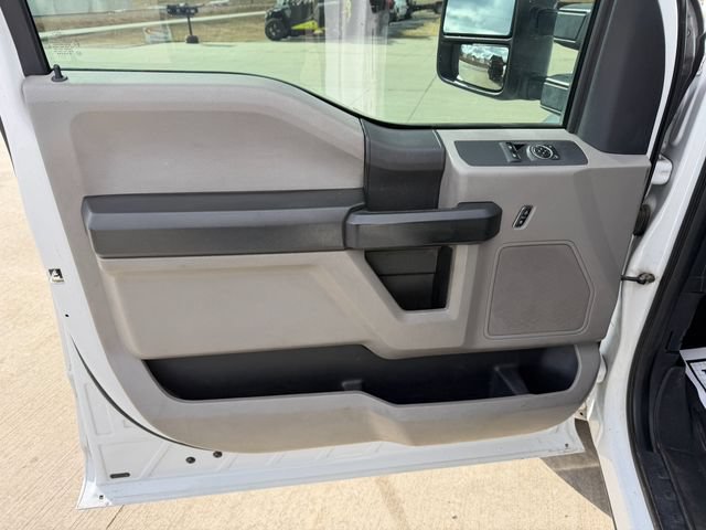Used 2017 Ford F550 4x4 Regular Cab Super Duty image 18