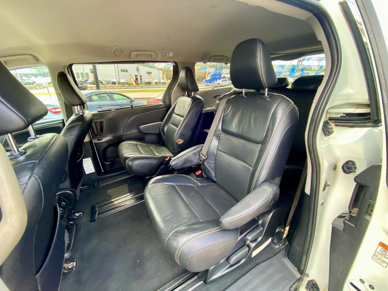 Used 2019 Toyota Sienna SE FWD image 14