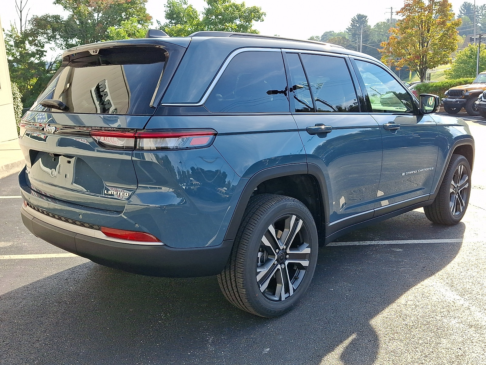 New 2027 Jeep Grand Cherokee Limited AWD/4WD image 3
