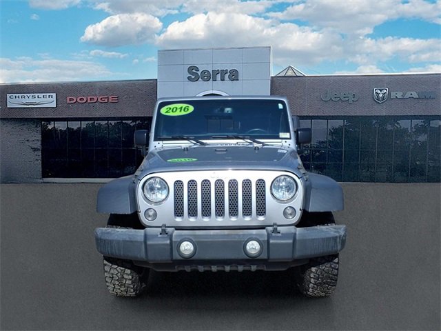 Used 2016 Jeep Wrangler Unlimited Rubicon w/ Connectivity Group image 2
