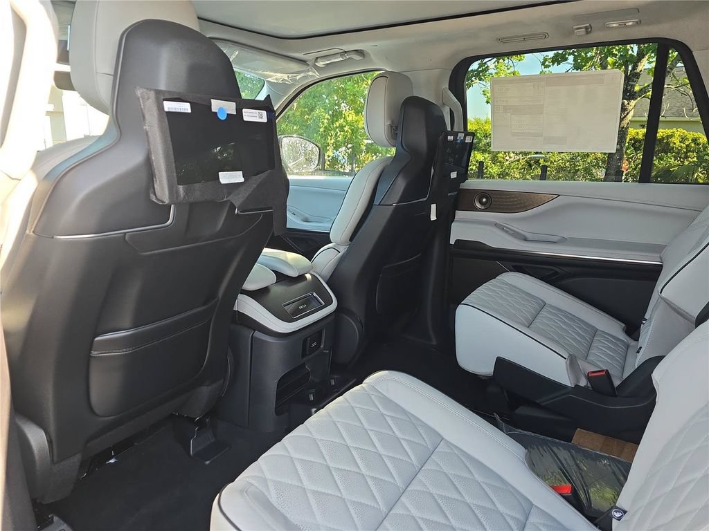 New 2027 Lincoln Navigator L Black Label AWD/4WD image 12