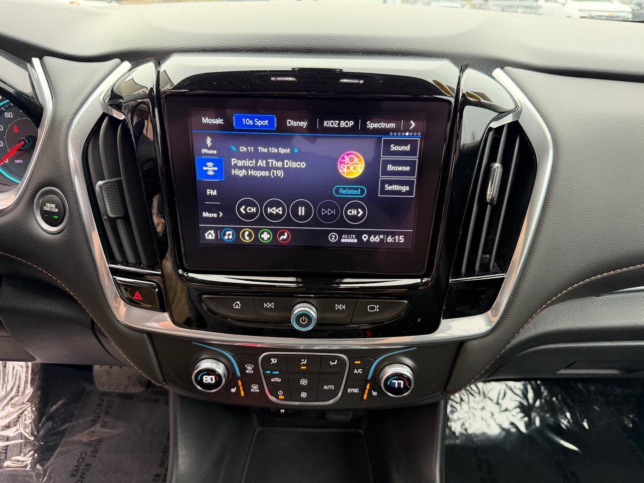 Used 2020 Chevrolet Traverse LT image 32