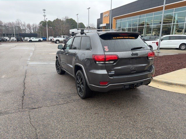 Used 2019 Jeep Grand Cherokee Altitude image 3