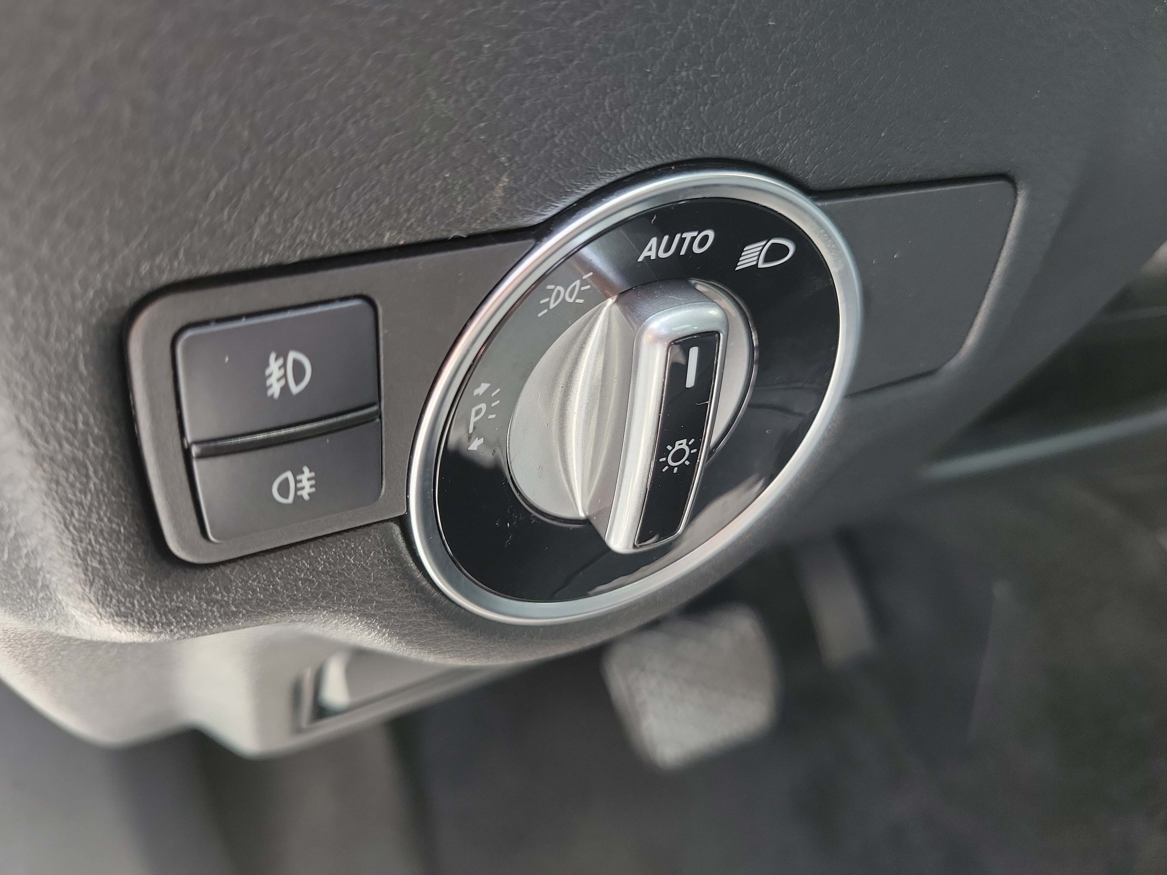 Used 2019 INFINITI QX30 w/ Cargo Package FWD image 23