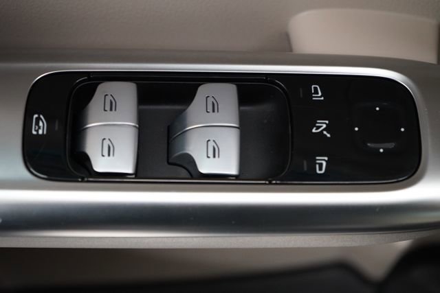Used 2025 Mercedes-Benz C 300 4MATIC Sedan image 30
