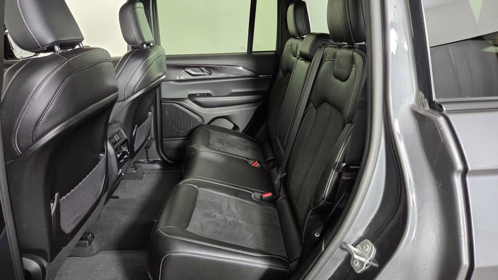 Used 2023 Jeep Grand Cherokee Altitude image 30