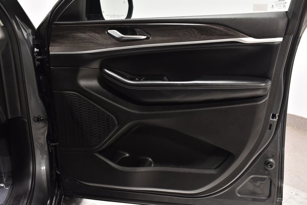 Used 2023 Jeep Grand Cherokee L Limited image 33