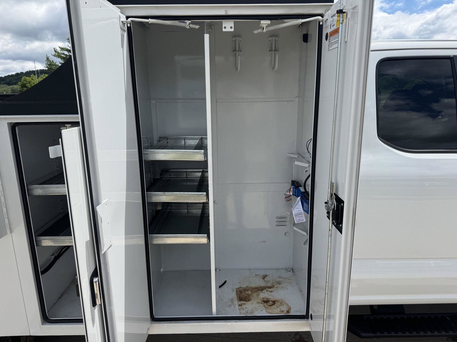 Used 2025 Ford F550 4x4 SuperCab Super Duty image 3