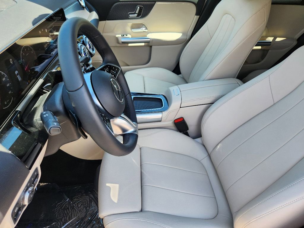 Used 2025 Mercedes-Benz GLA 250 4MATIC image 10