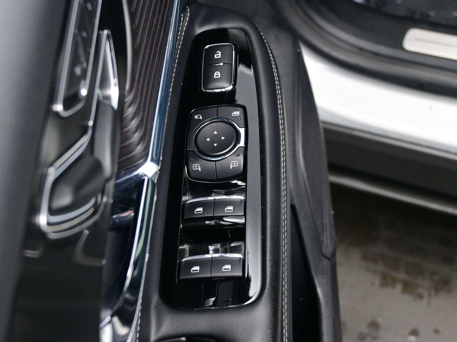Used 2022 Lincoln Corsair AWD w/ Premium Package image 10