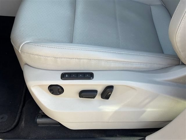 Used 2022 Volkswagen Atlas SEL R-Line AWD/4WD image 18