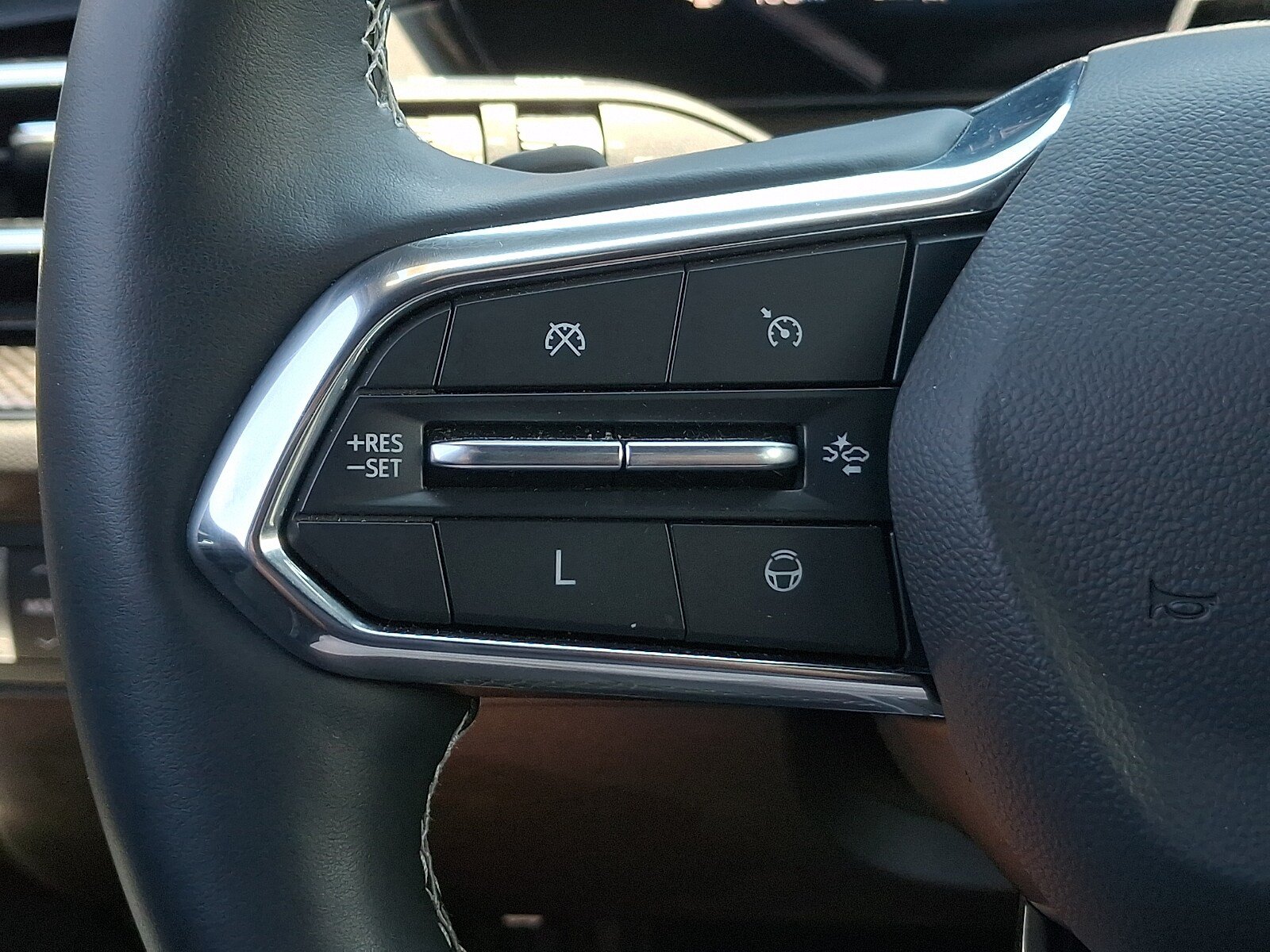 Used 2025 Chevrolet Traverse High Country w/ LPO, Floor Liner Package AWD/4WD image 22