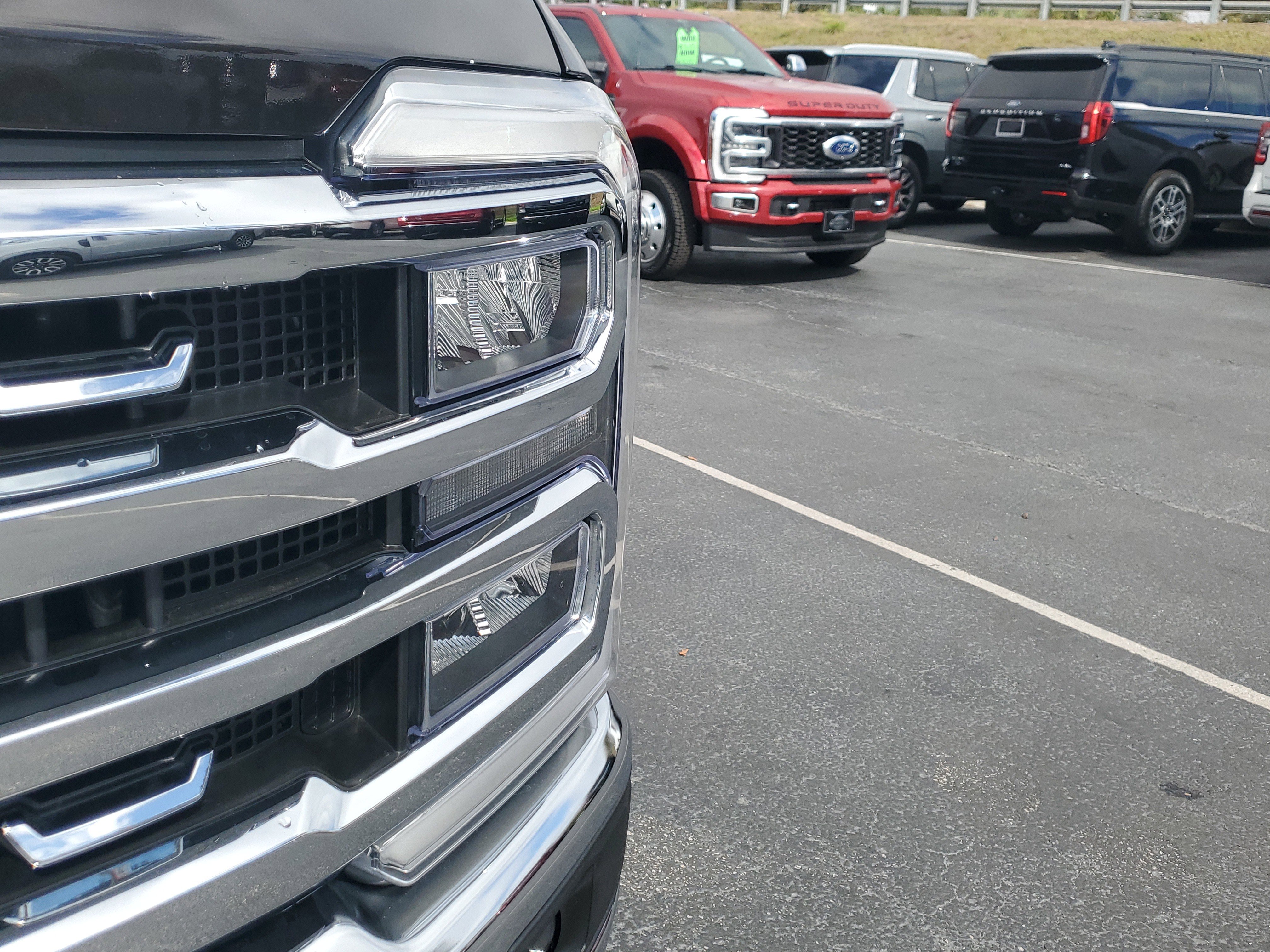 Certified 2024 Ford F250 Lariat w/ Lariat Ultimate Package image 3