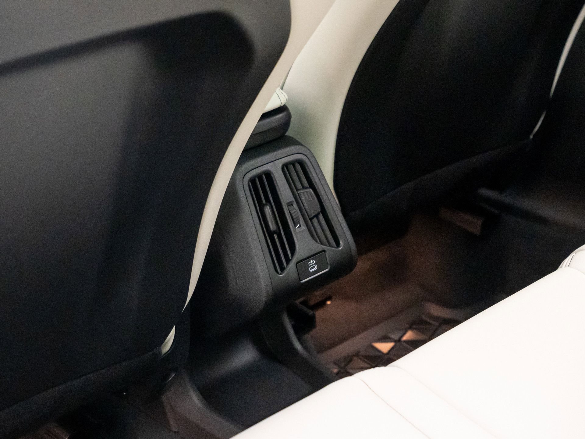 New 2026 BMW X1 xDrive28i AWD/4WD image 16