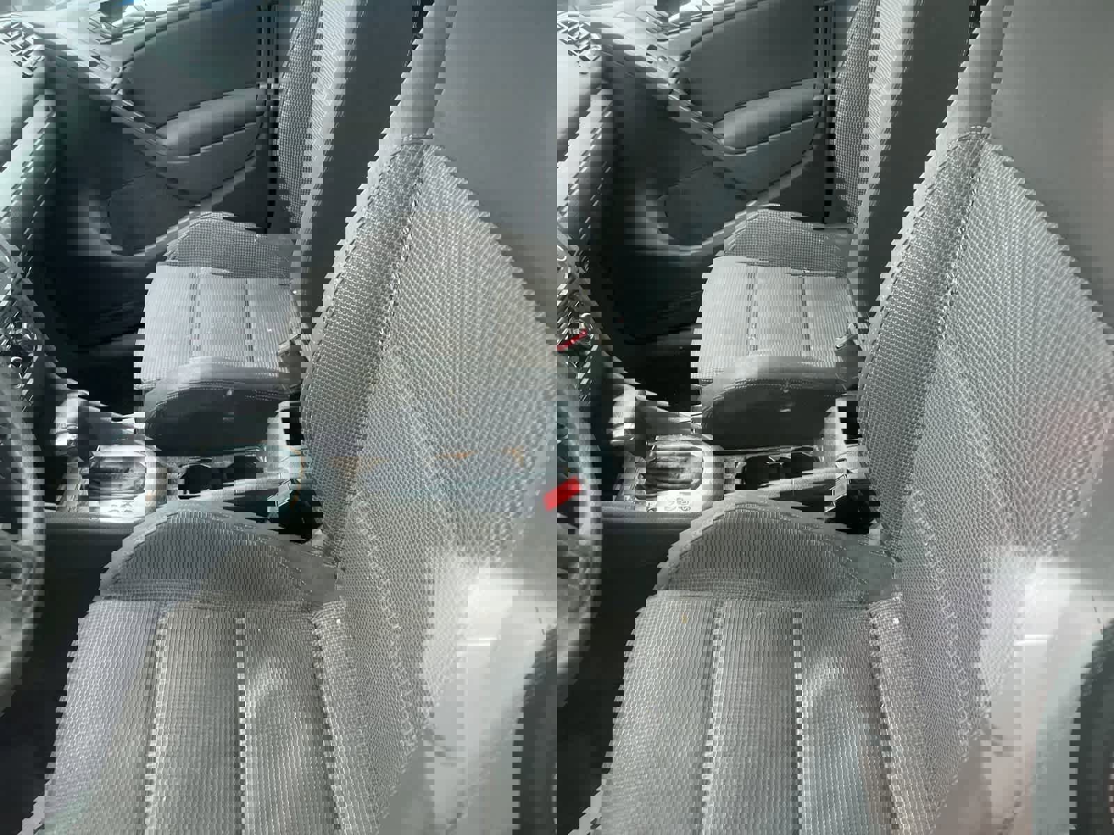 Used 2010 Volkswagen Golf 4-Door image 21