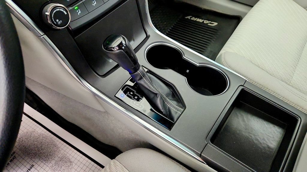 Used 2016 Toyota Camry FWD image 16