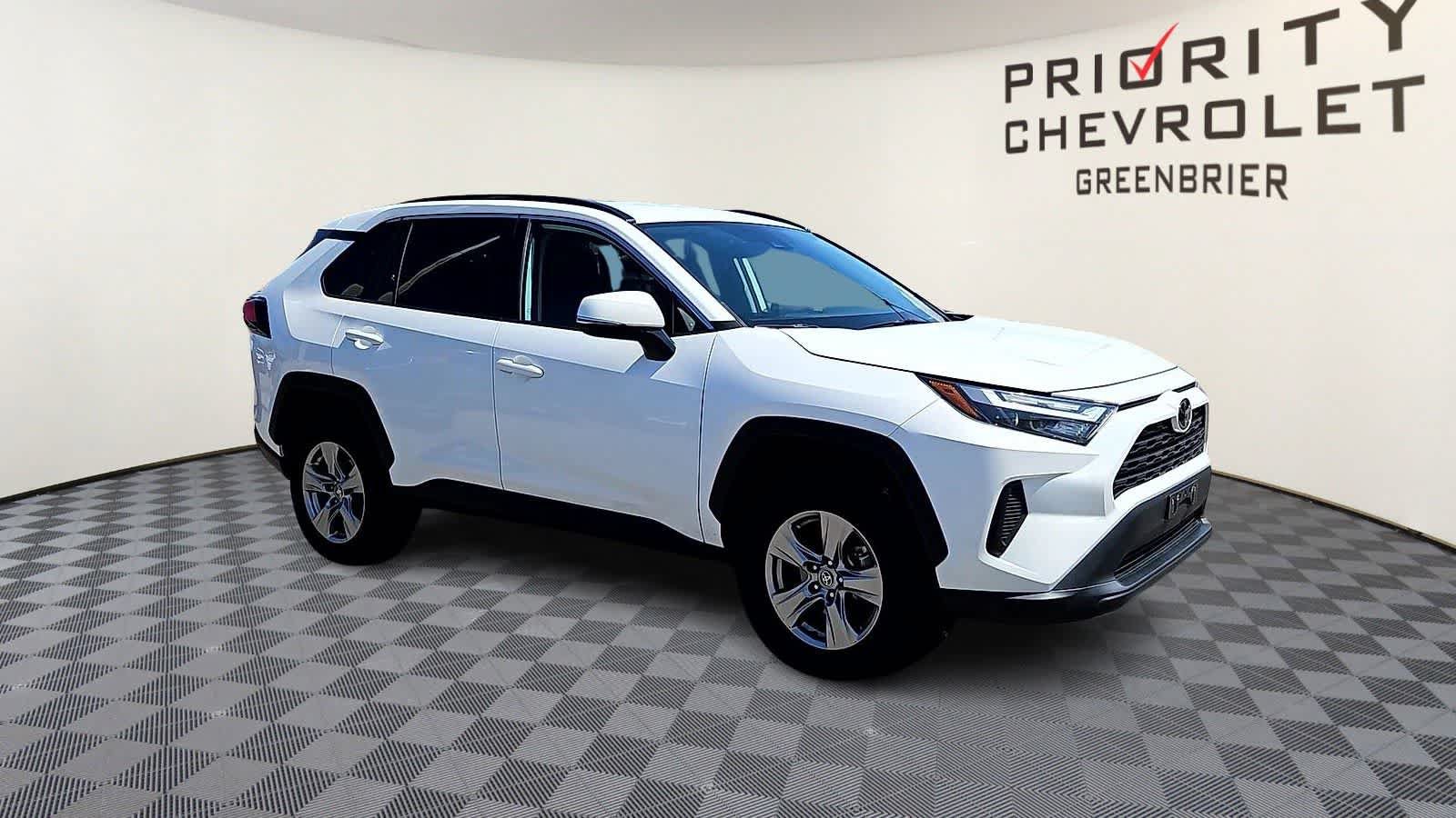 Used 2024 Toyota RAV4 XLE FWD image 2