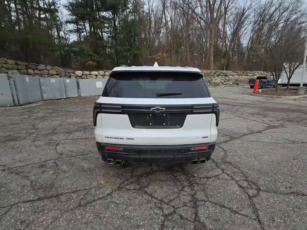 Used 2024 Chevrolet Traverse RS w/ LPO, Floor Liner Package image 2