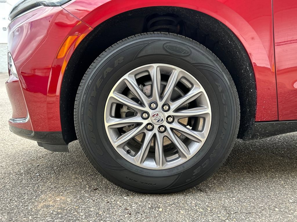 Used 2023 Buick Enclave Essence image 7