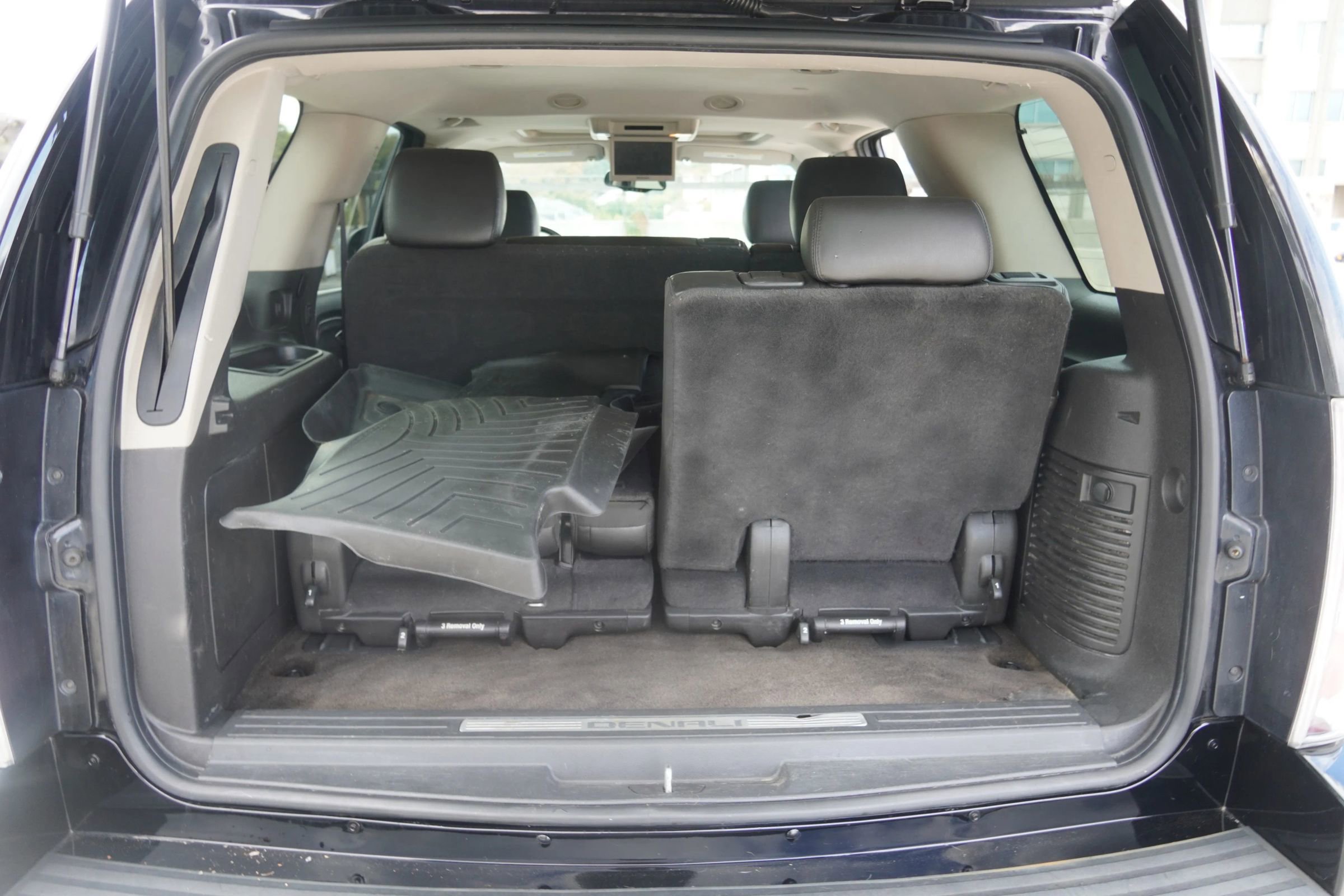 Used 2011 GMC Yukon Denali image 32