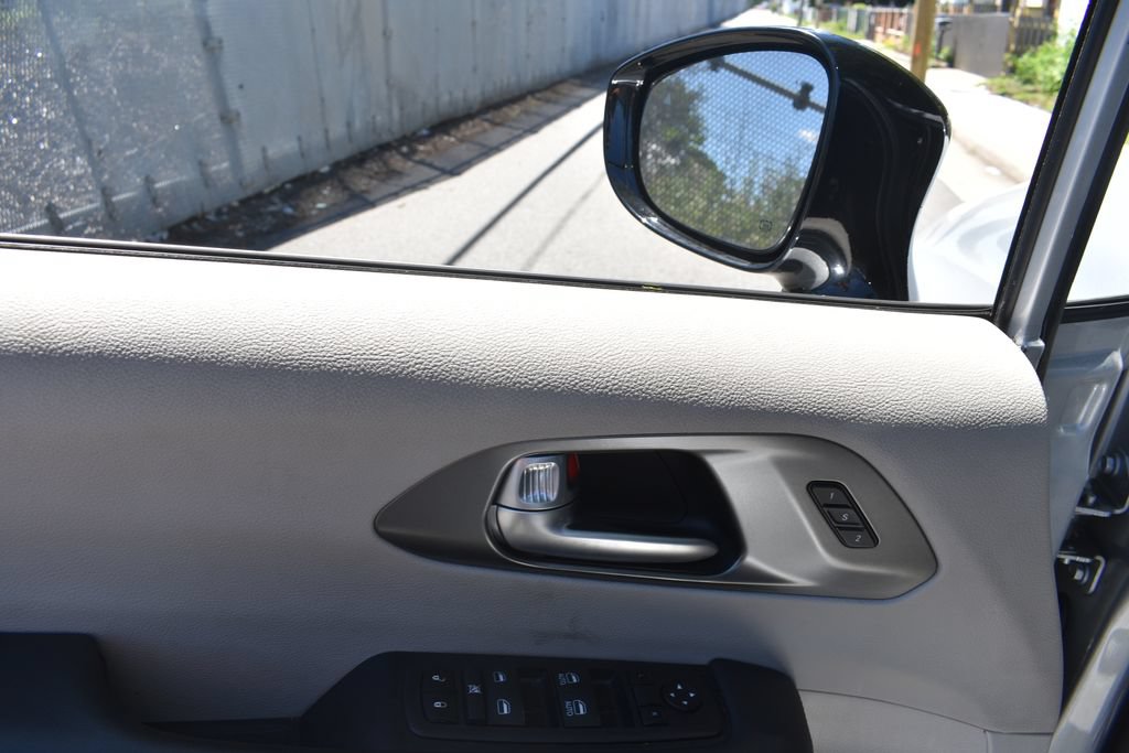 Used 2024 Chrysler Pacifica Touring-L FWD image 13