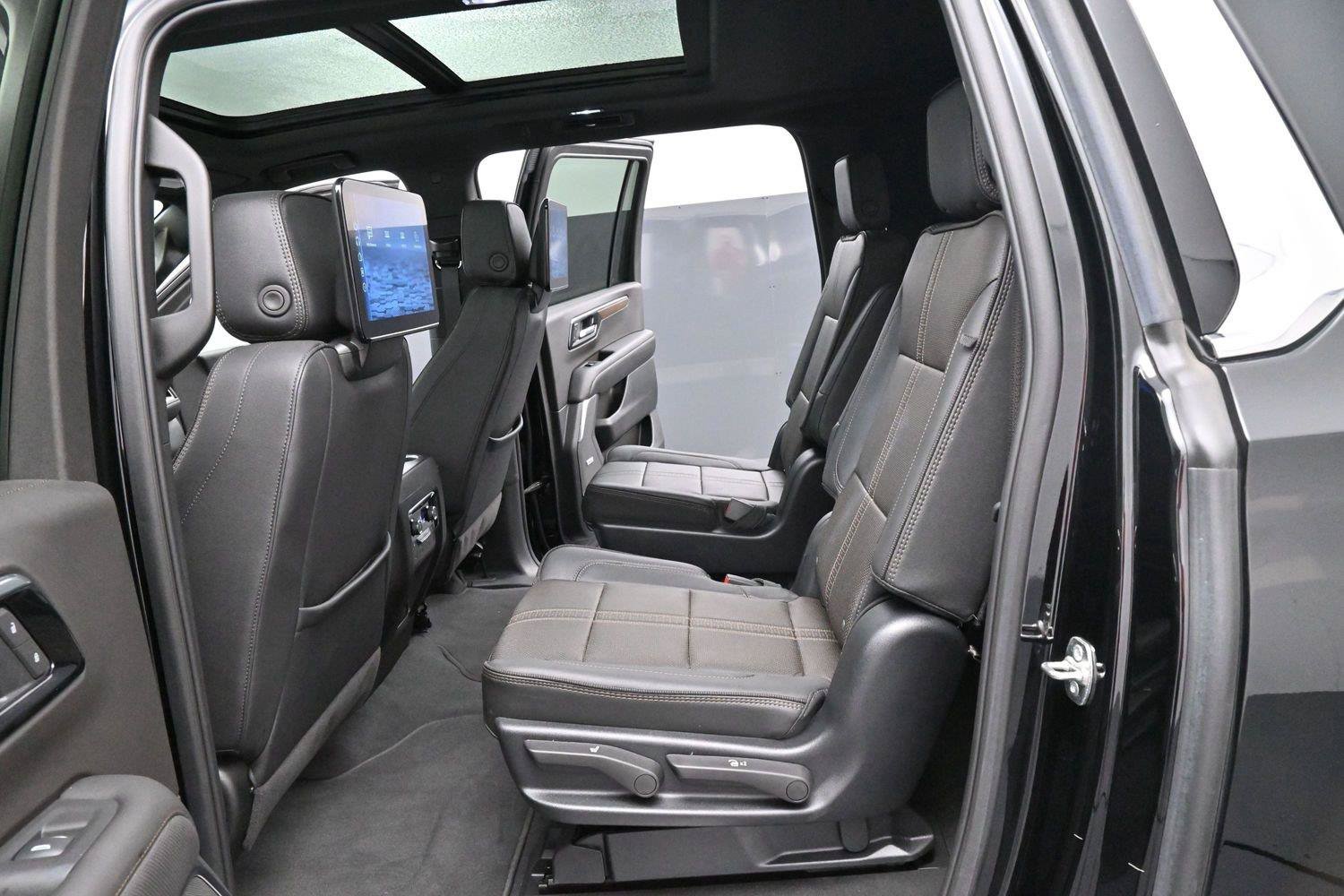 Used 2025 Chevrolet Suburban High Country AWD/4WD image 33