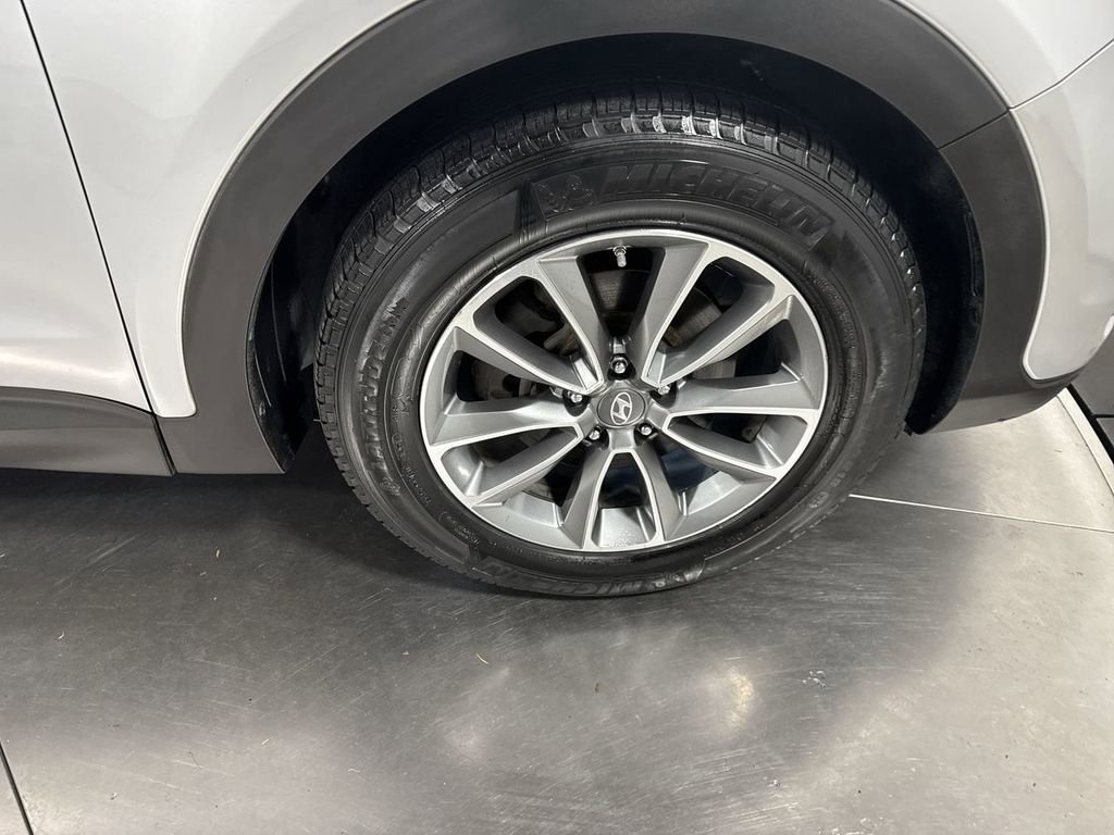 Used 2017 Hyundai Santa Fe SE image 14