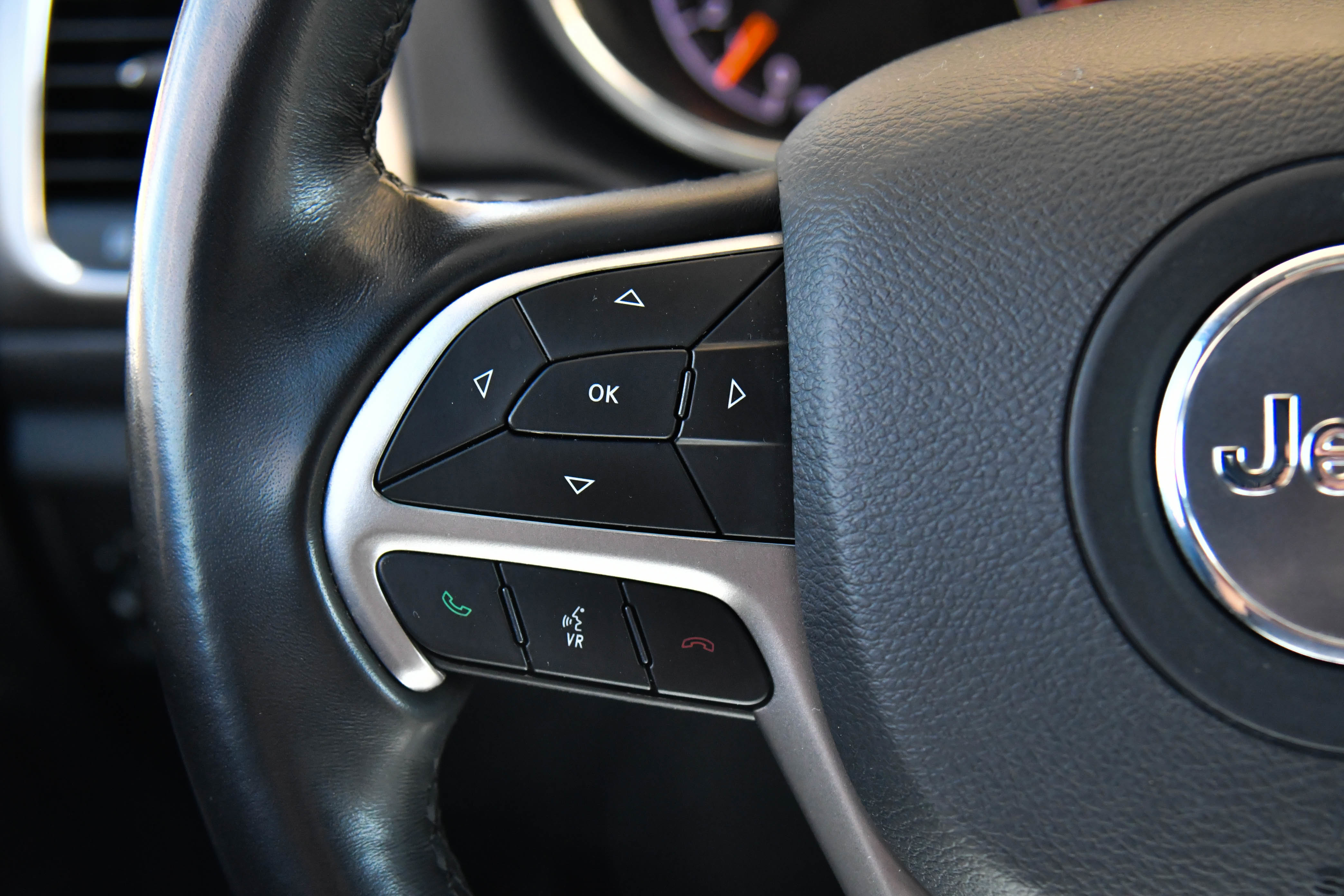 Used 2021 Jeep Grand Cherokee Laredo image 30