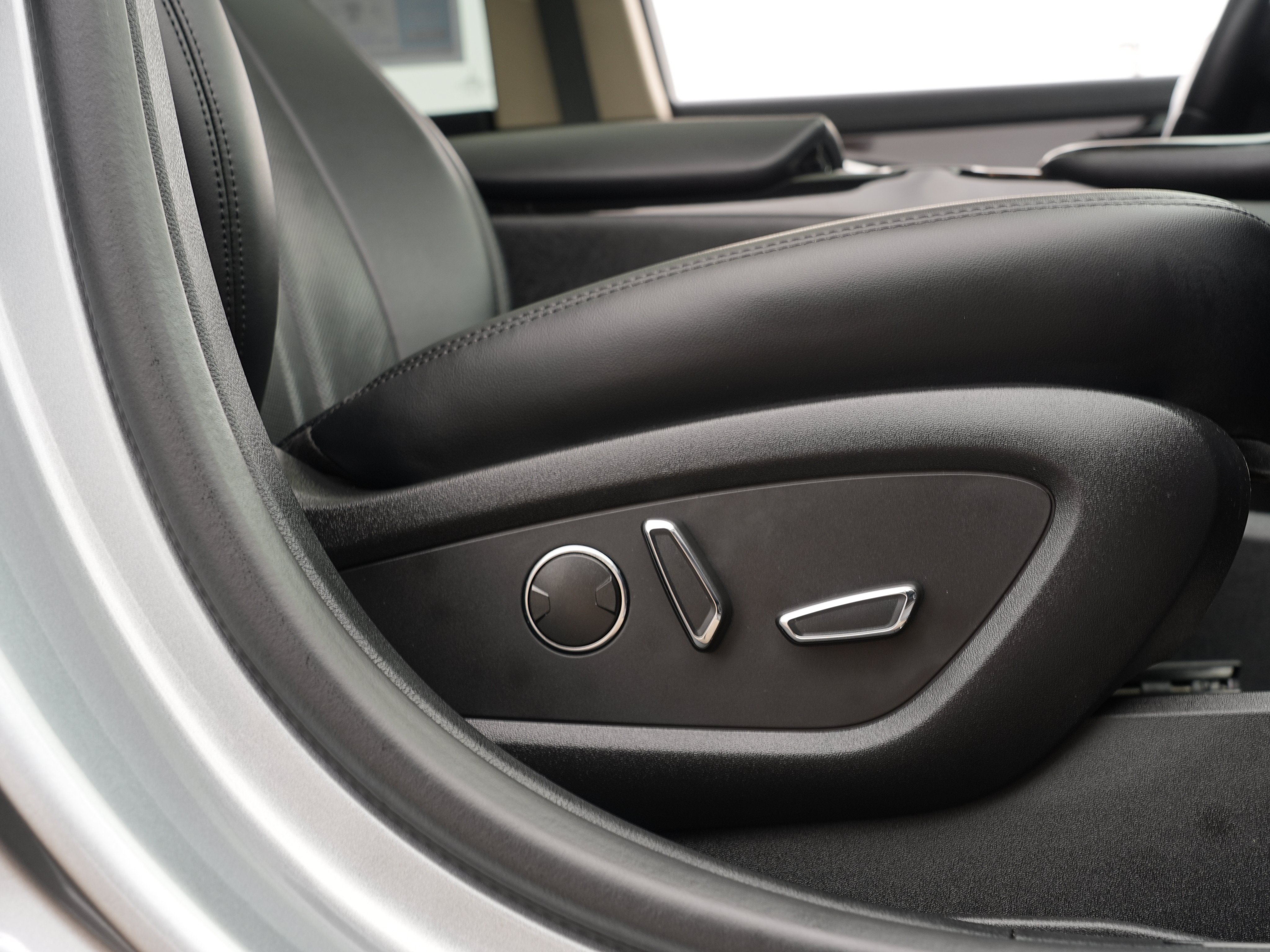 Used 2022 Lincoln Nautilus Reserve AWD/4WD image 33