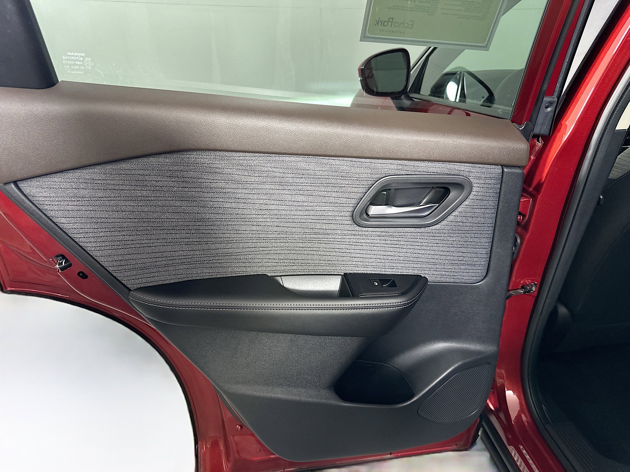 Used 2023 Nissan Rogue SV image 25