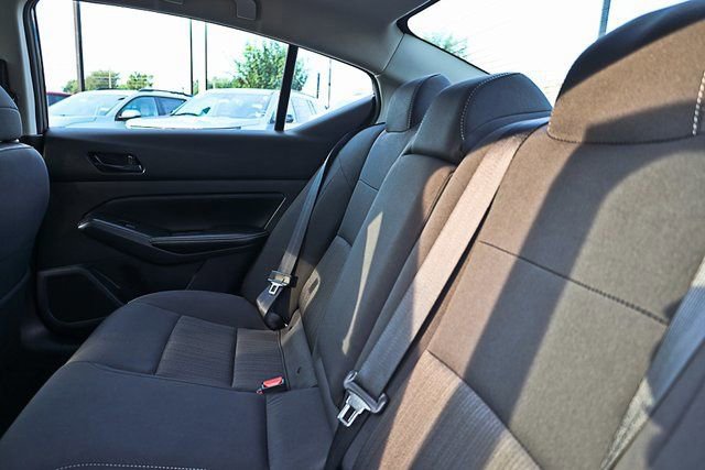 Used 2025 Nissan Altima 2.5 SV image 18