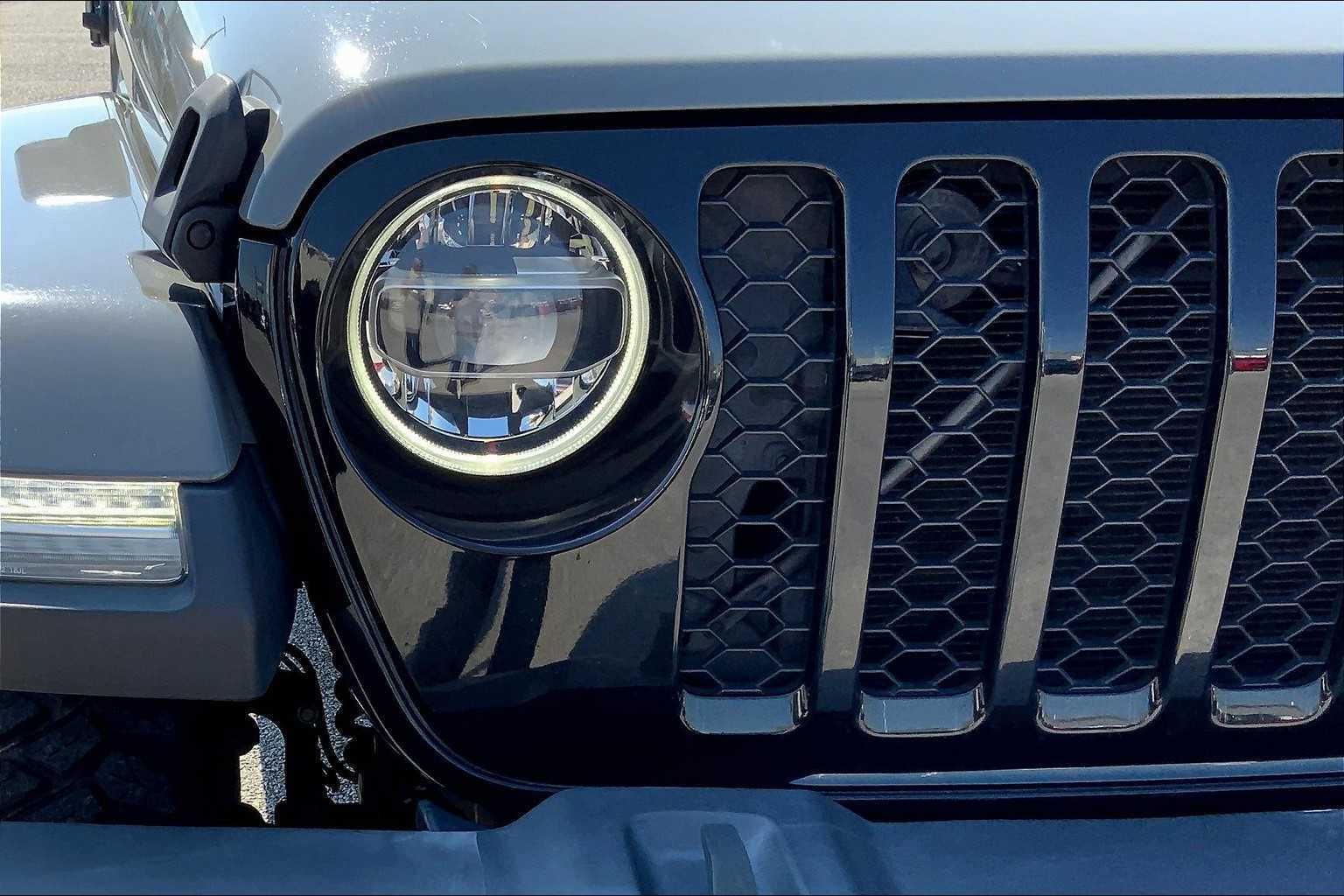 Used 2021 Jeep Gladiator Sport AWD/4WD image 28