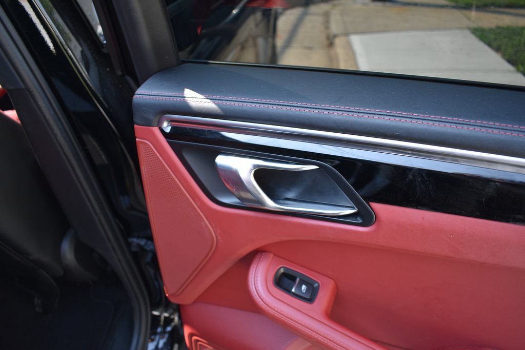 Used 2024 Porsche Macan Turbo AWD/4WD image 27