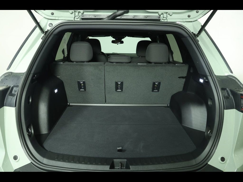 Used 2026 Chevrolet Equinox LT FWD image 12