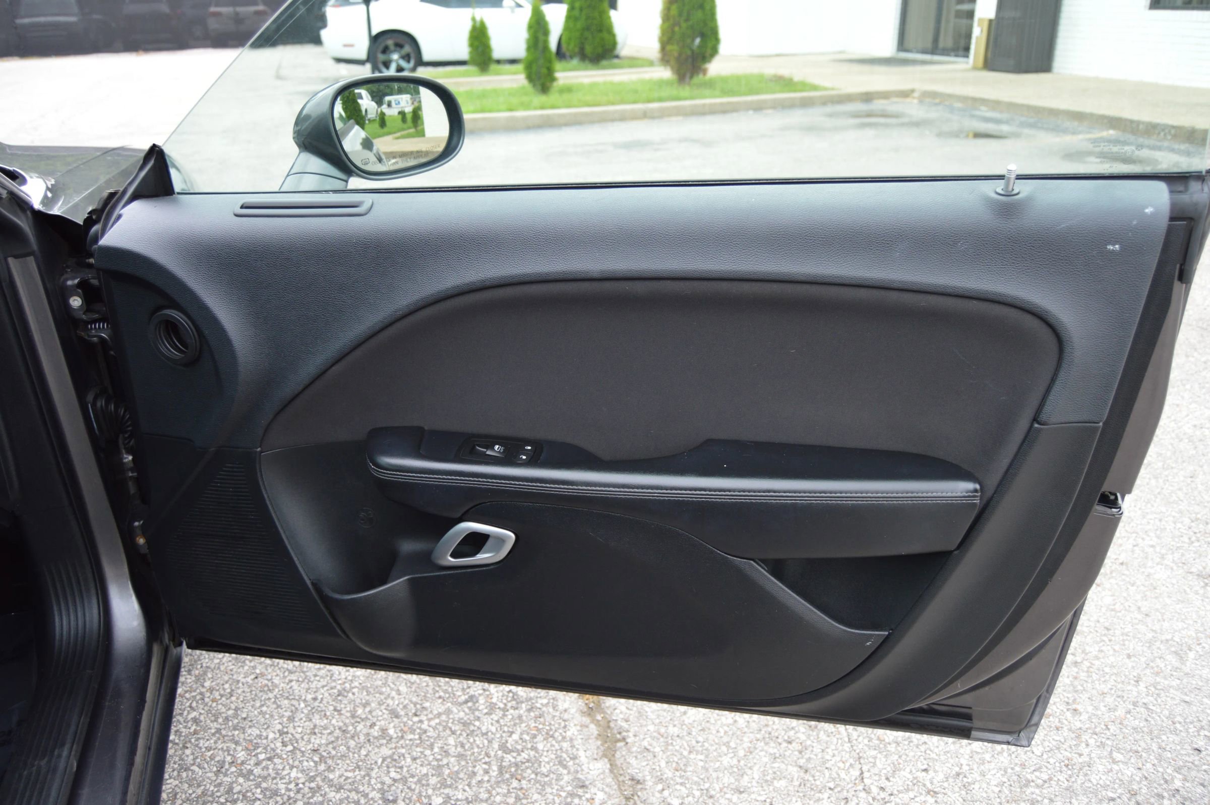 Used 2015 Dodge Challenger SXT image 17