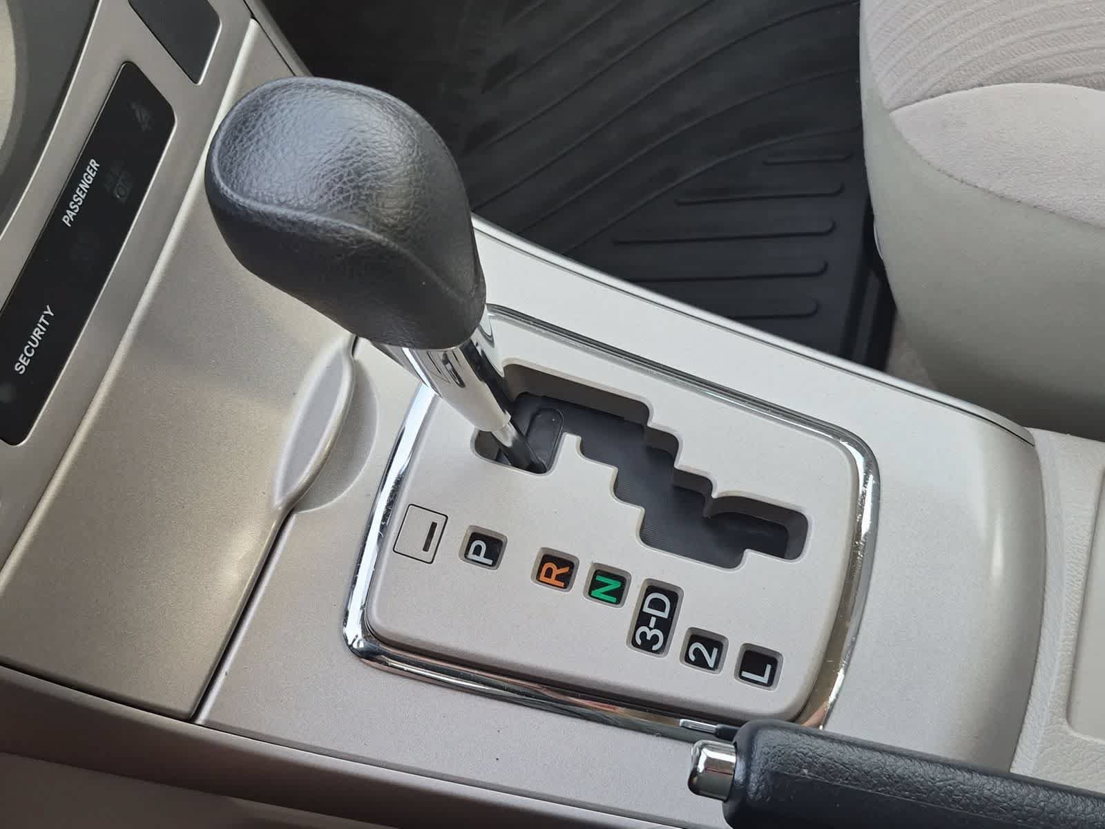 Used 2013 Toyota Corolla LE FWD image 31