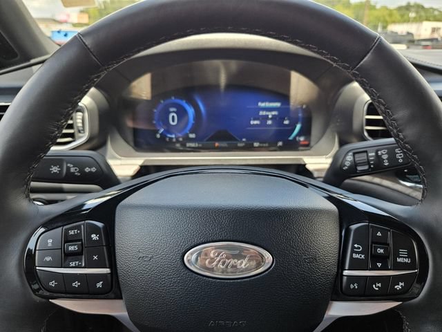 Used 2024 Ford Explorer Platinum w/ Technology Package AWD/4WD image 35