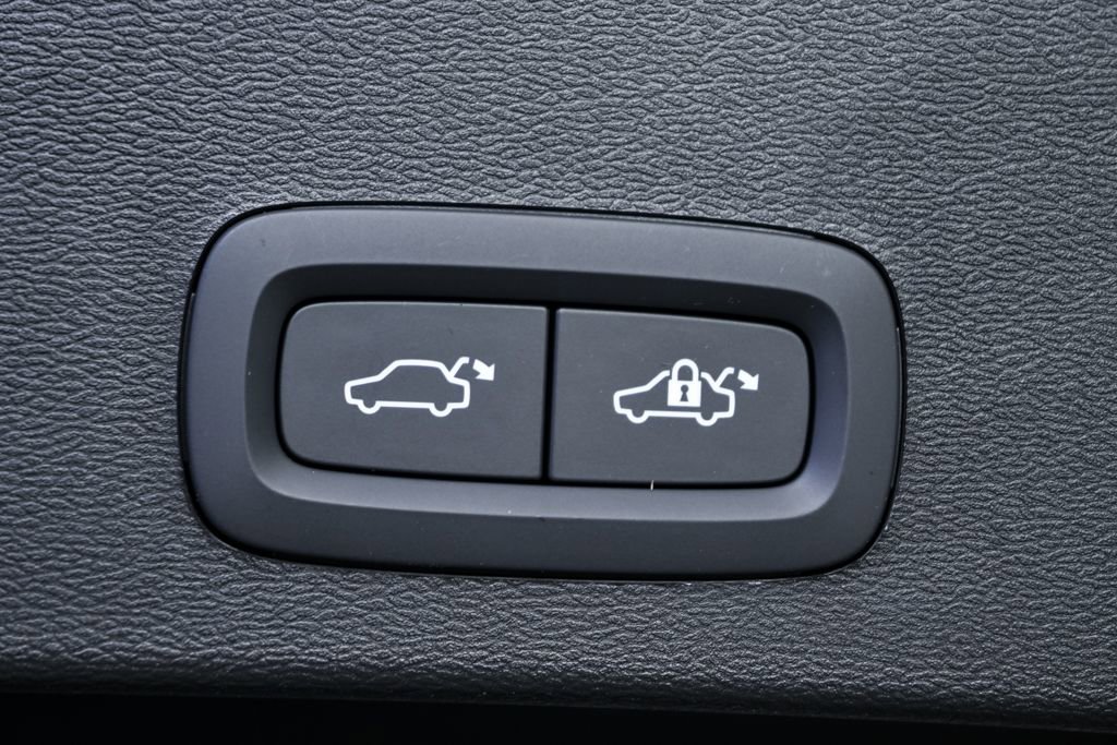 New 2026 Volvo XC40 B5 Ultra w/ Protection Package Premier image 31