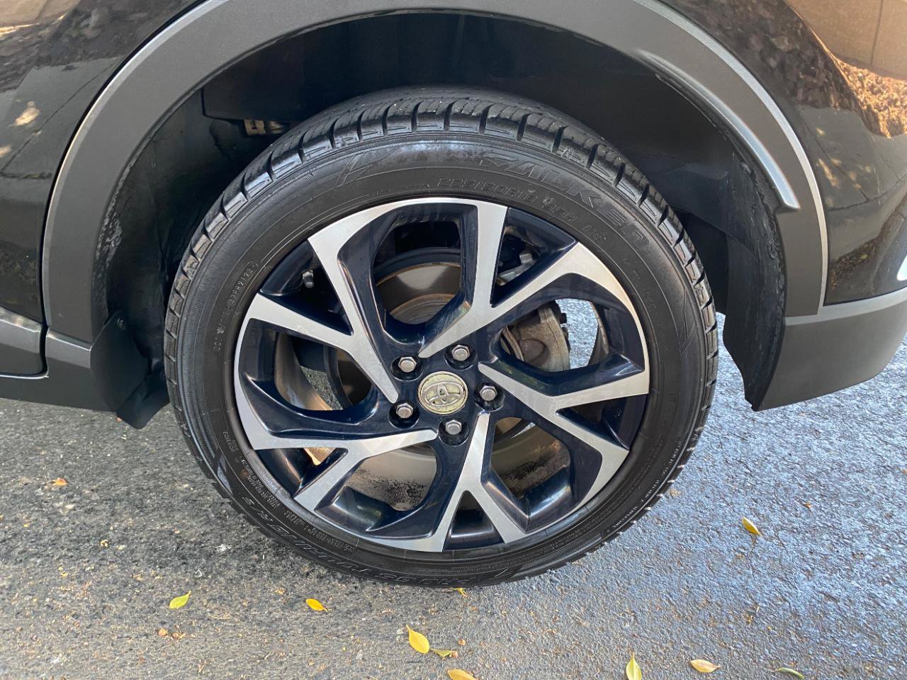Used 2018 Toyota C-HR XLE FWD image 24