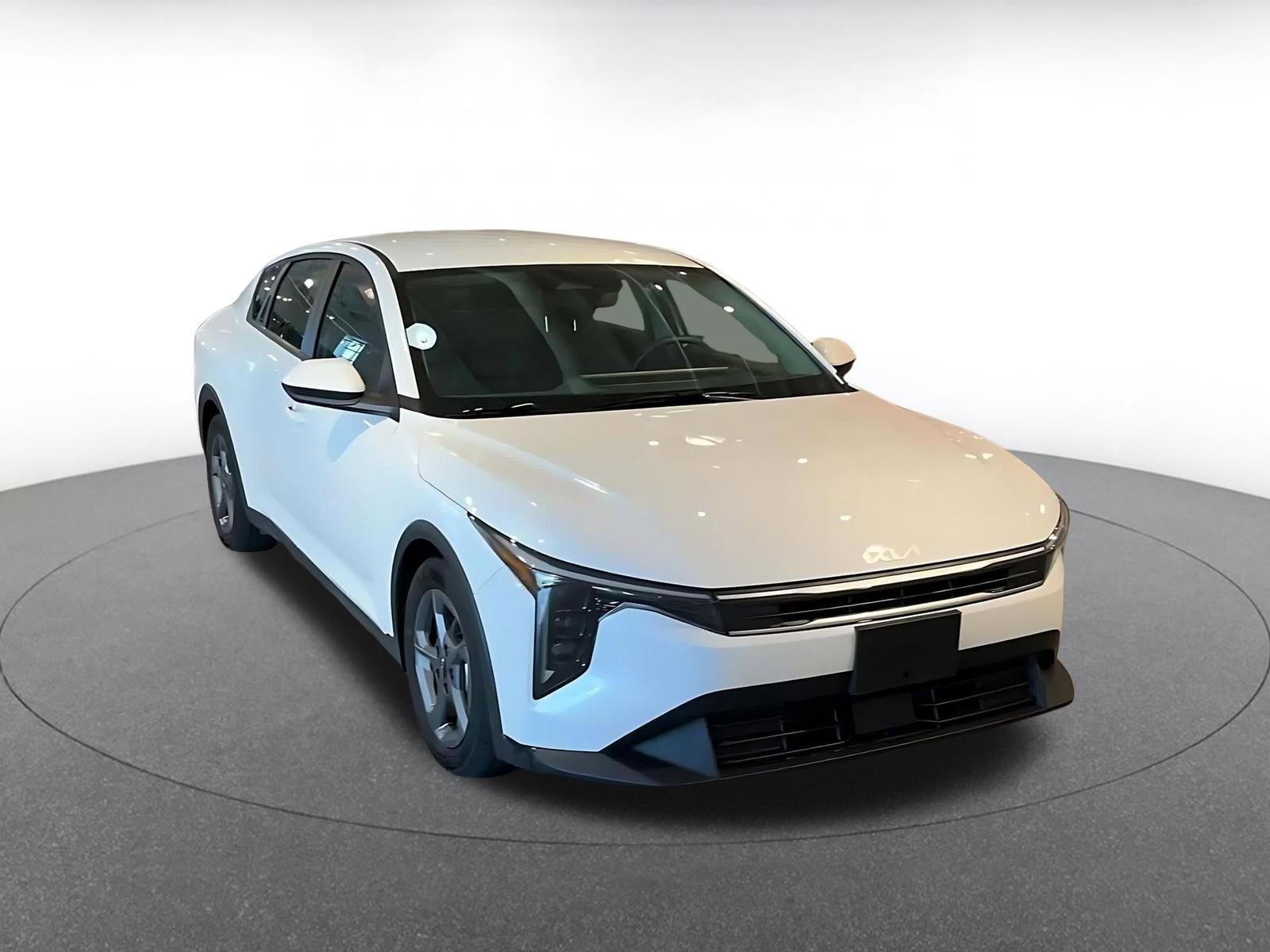 Used 2025 Kia K4 LXS image 3