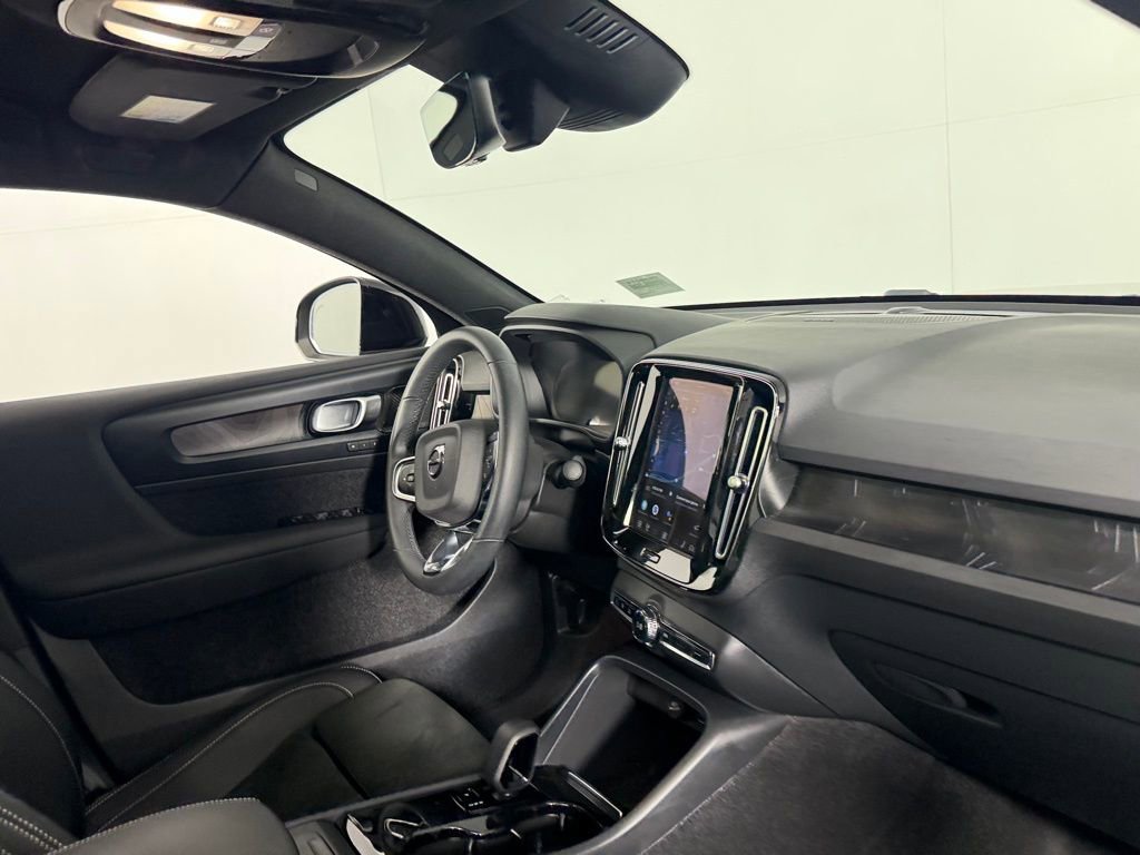Used 2023 Volvo C40 P8 Recharge Ultimate image 31