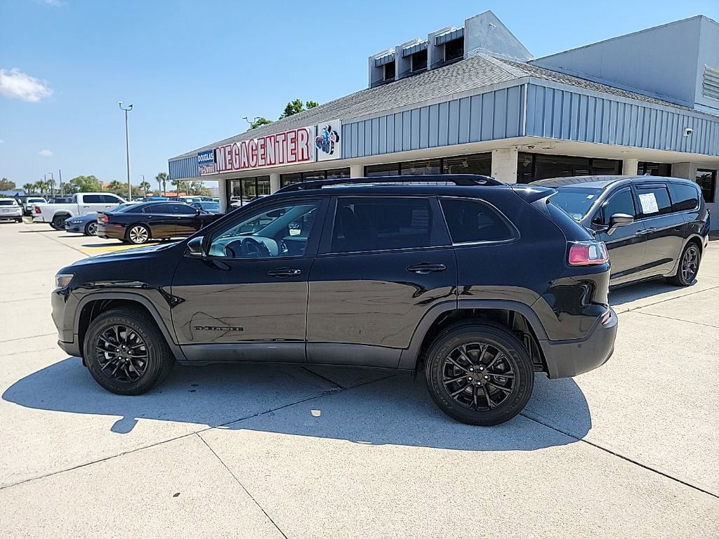 Used 2023 Jeep Cherokee Altitude Lux image 2