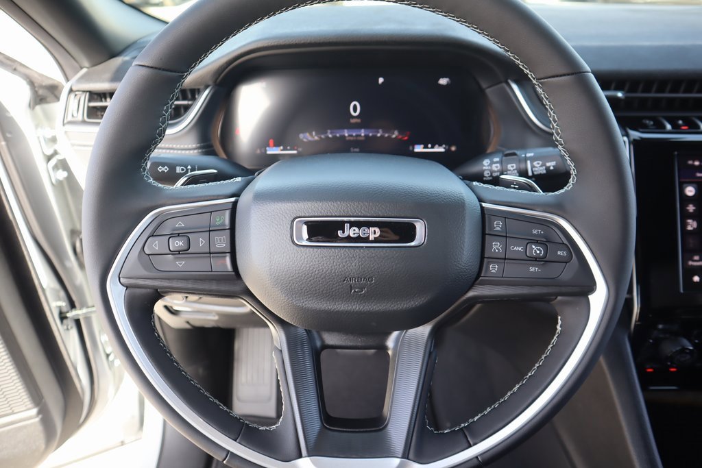 New 2025 Jeep Grand Cherokee L Altitude image 3