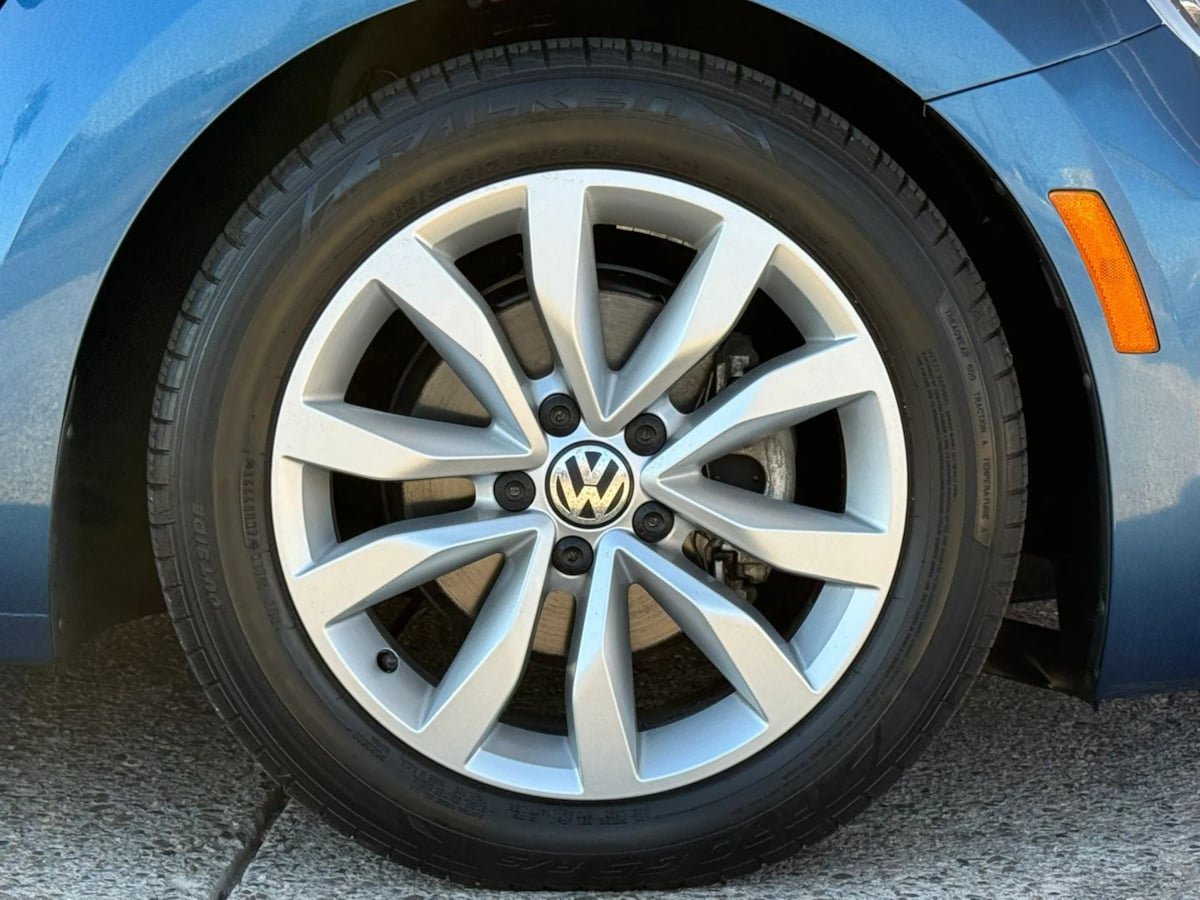Used 2017 Volkswagen Beetle 1.8T S FWD image 25