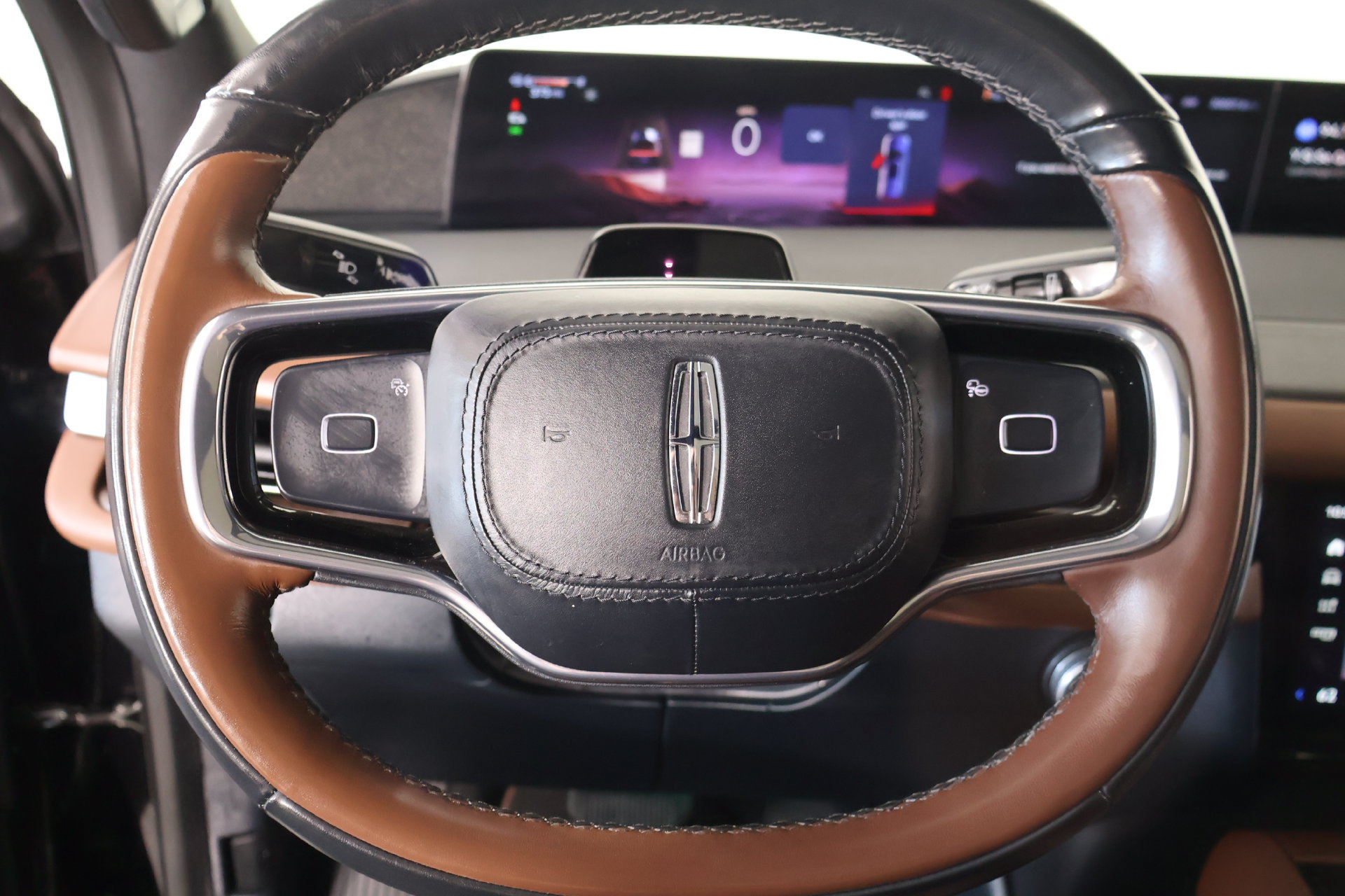 Used 2025 Lincoln Navigator Reserve AWD/4WD image 3