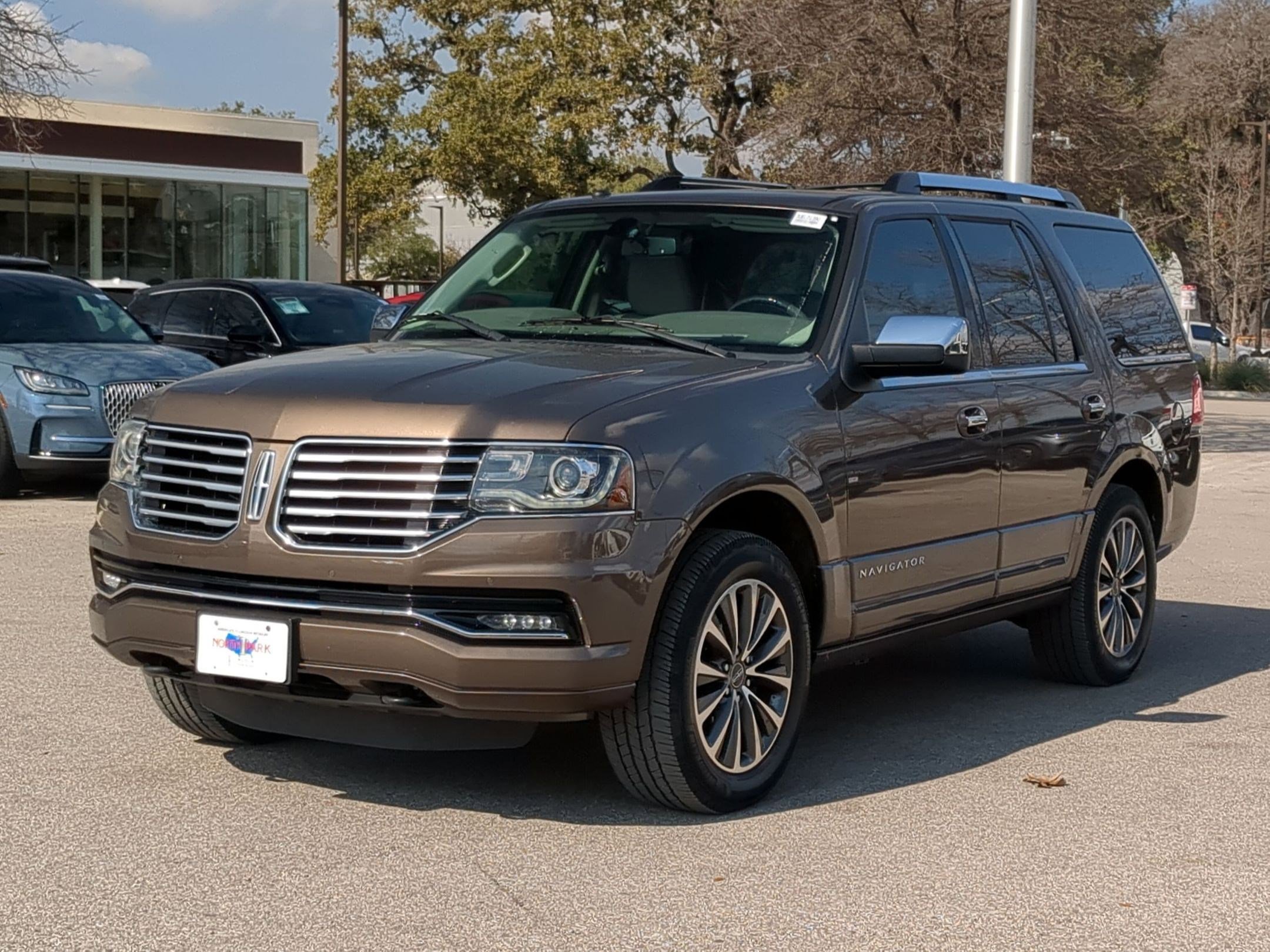 Used 2017 Lincoln Navigator Select image 7