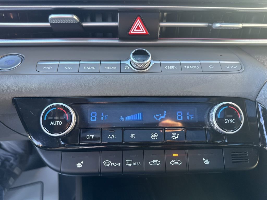 Used 2025 Hyundai Elantra SEL FWD image 19